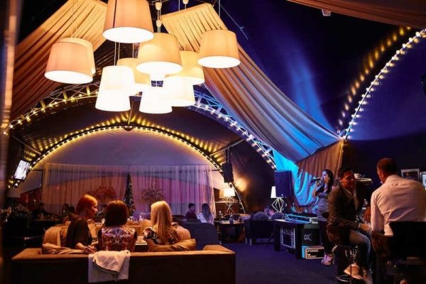 Banquet hall tent